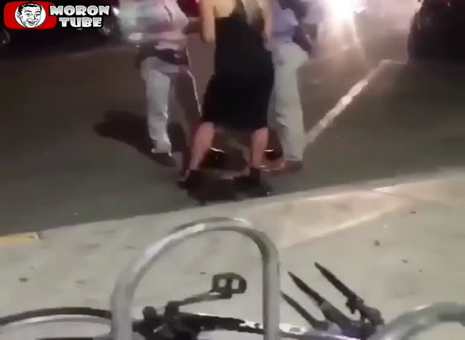Video :A sudden need to go to the bathroom This blonde figured it out!